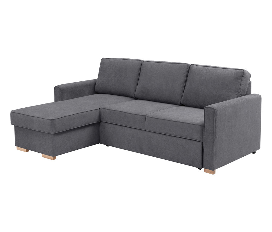 Graues Ecksofa mit drei Sitzen und Ottomane auf niedrigen Holzfüßen.