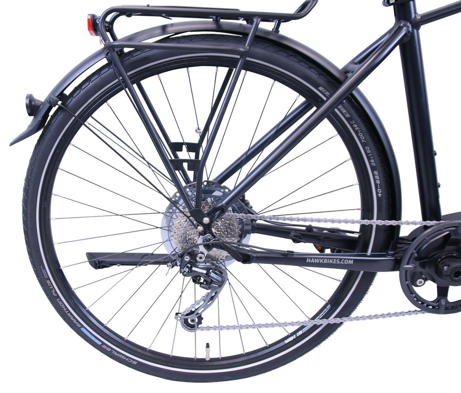 Detailaufnahme des Hinterrads eines HAWK Bikes E-Bike Herren »eTrekking Integrated Gent STEPS« mit 28 Zoll Rahmen.