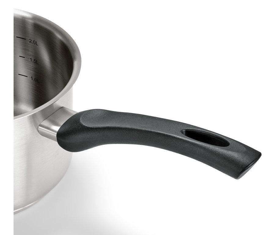 Detailaufnahme eines Edelstahl-Kochtopfs mit Füllstandsanzeige und schwarzem Griff.