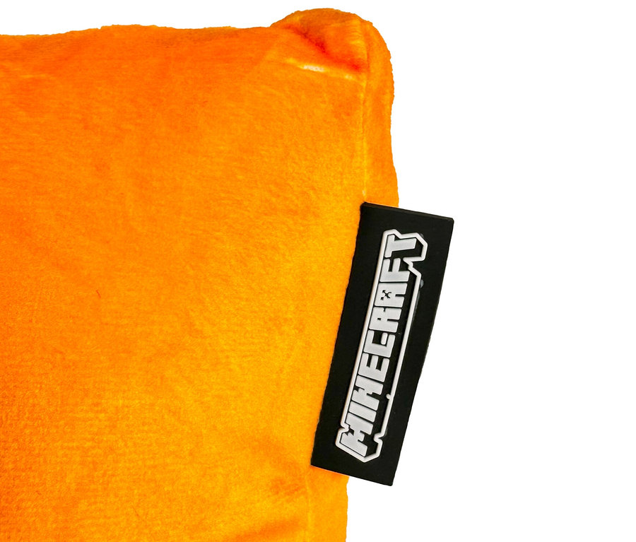 Detailansicht eines orangefarbenen MINECRAFT Relaxkissens, Alex, mit schwarzem Logo-Etikett.