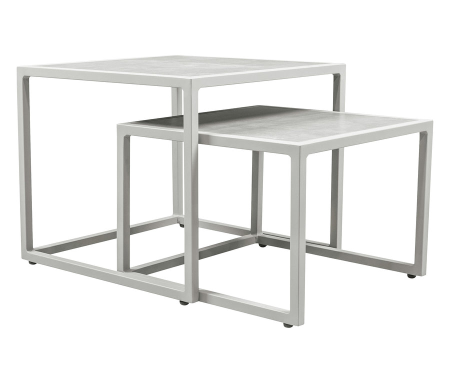 Zwei graue Beistelltische ineinander geschoben.