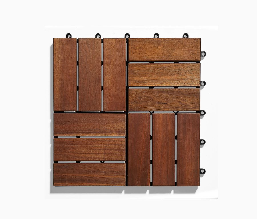 Quadrat aus vier braunen Holzfliesen.