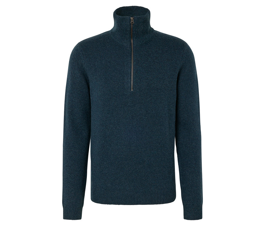Blauer Rollkragenpullover mit Reißverschluss.