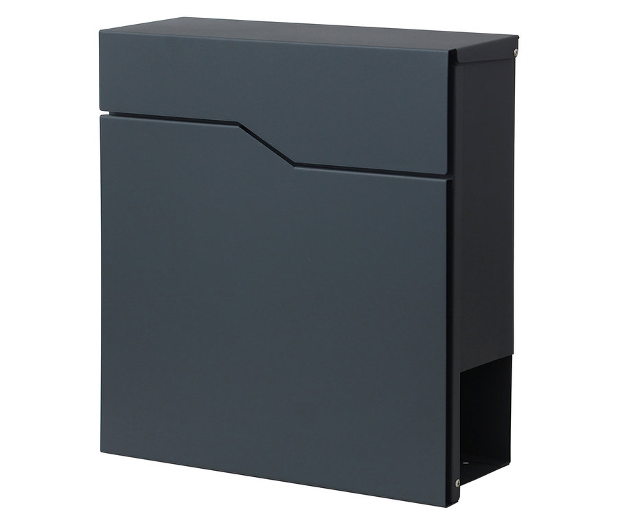 Ein anthrazitfarbener Briefkasten vor einem weißen Hintergrund.