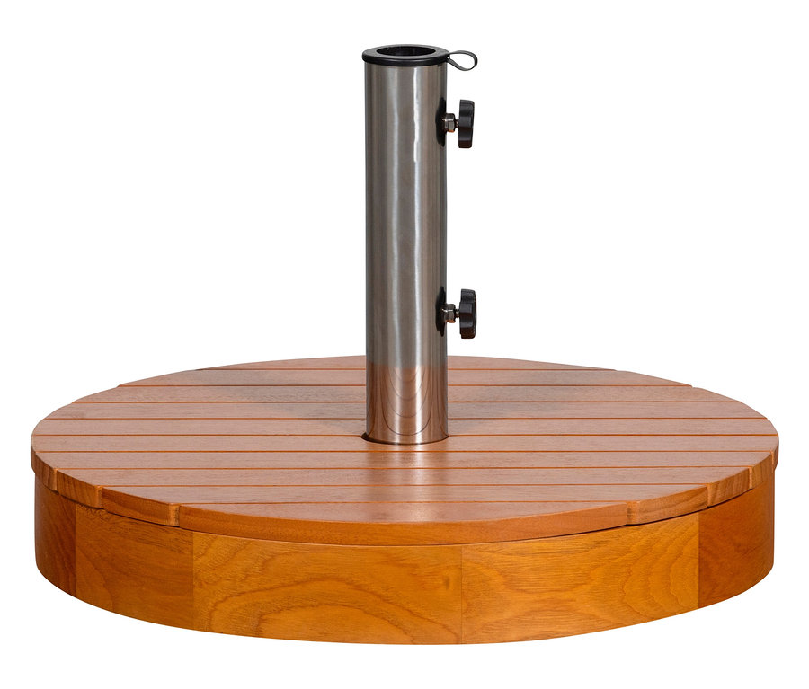 Ein runder Sonnenschirmständer aus Holz mit einem silbernen Rohr in der Mitte.