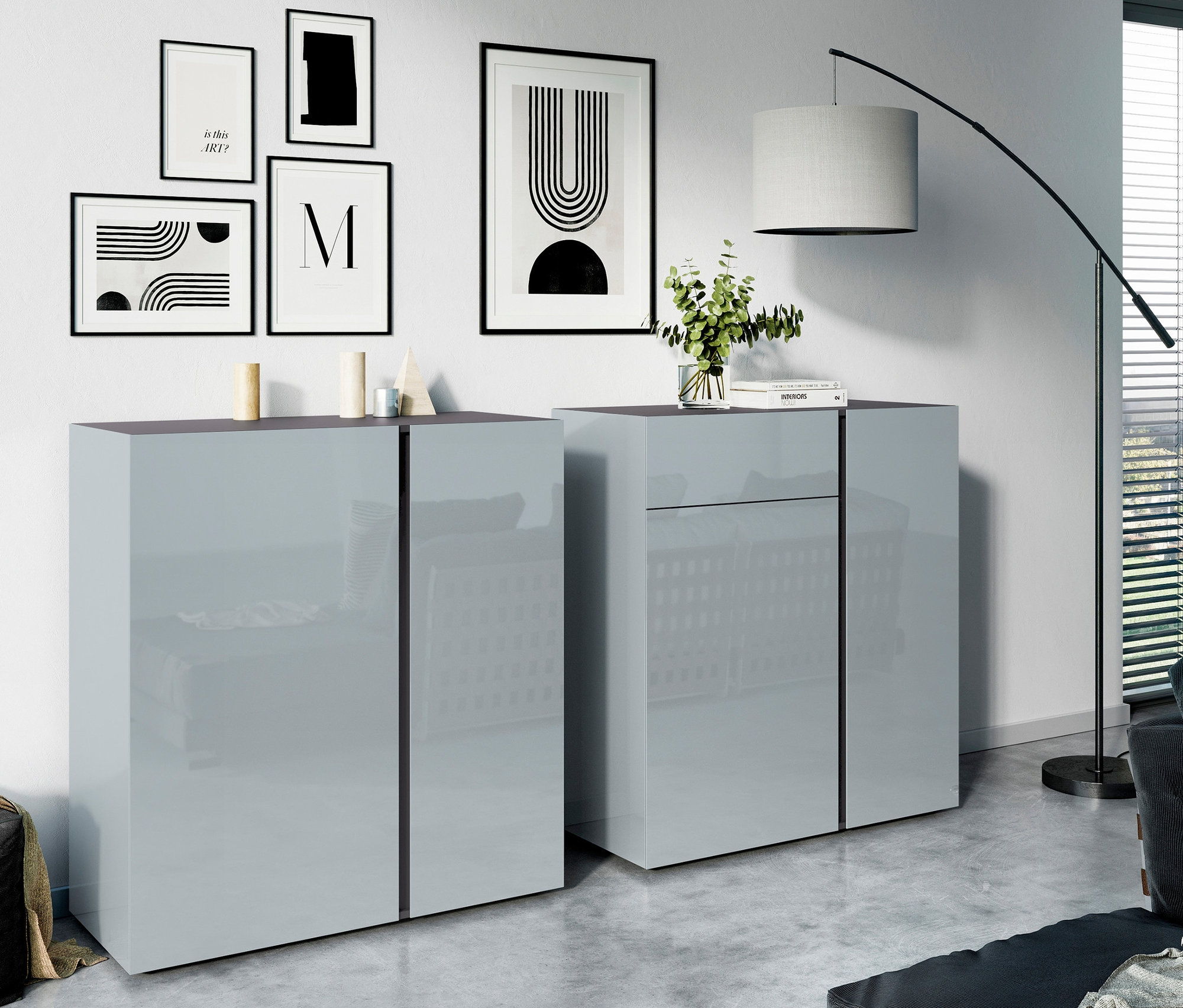 Zwei graue Germania Mesa Kommoden stehen im Wohnzimmer mit modernen Bildern an der Wand.