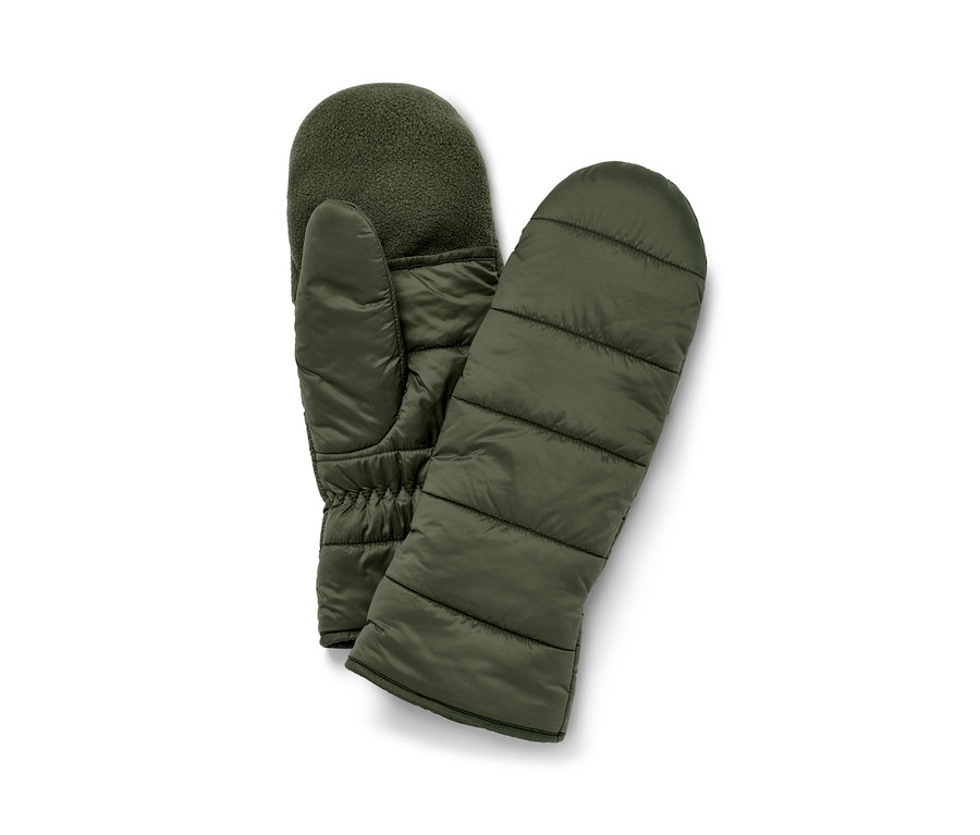 Zwei gesteppte Klappfäustlinge in Olivgrün liegen nebeneinander.