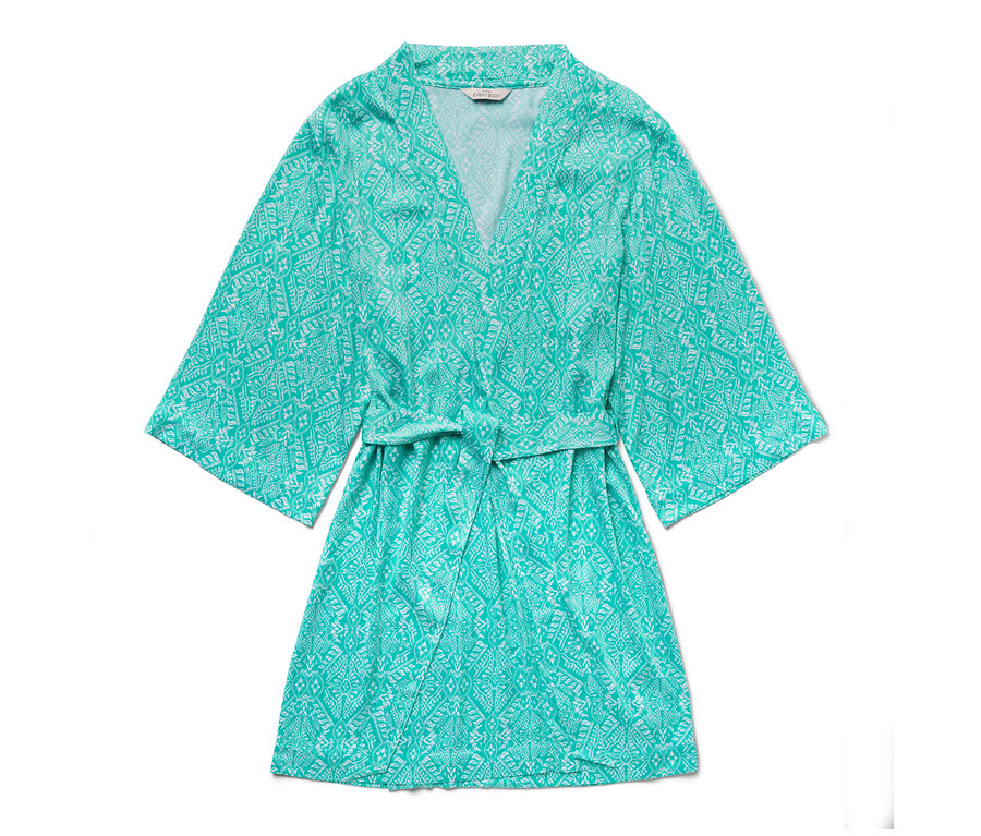 Türkiser Morgenmantel mit weißem Muster.