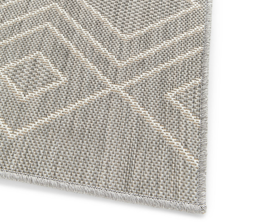Detailaufnahme eines grauen, faltbaren Outdoor-Teppichs »Diamond Rhythm«.