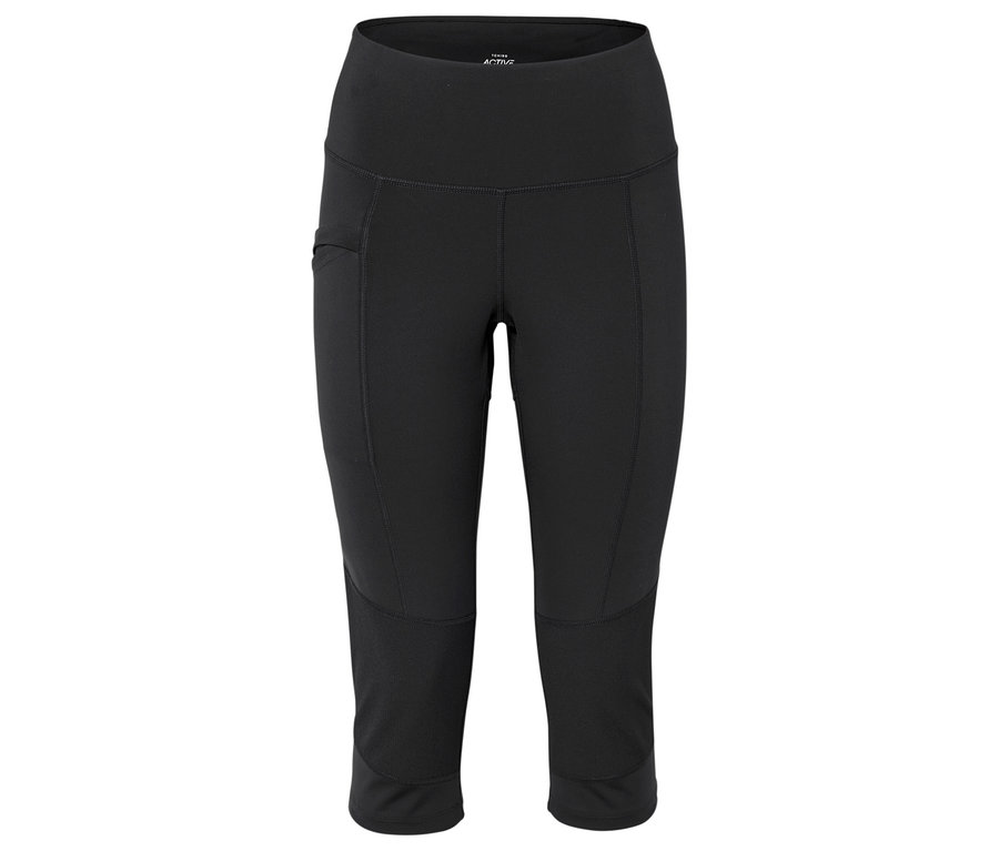 Schwarze, knielange Leggings mit hohem Bund und einer Tasche auf der linken Seite.