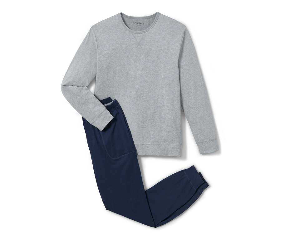 Grauer Pyjama mit langen Ärmeln und dunkelblauer Hose.