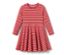 Gestreiftes Jerseykleid in Rot- und Weißtönen mit langen Ärmeln.