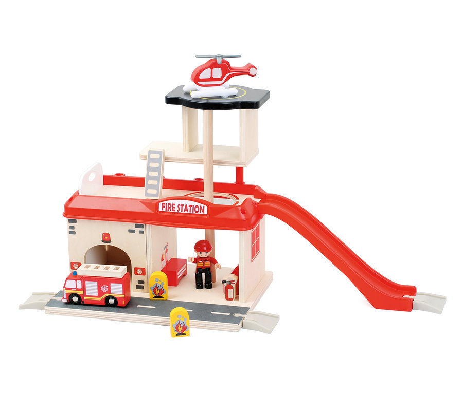 small foot Feuerwehrwache aus Holz mit Feuerwehrmann, Auto, Rutsche und Hubschrauber.