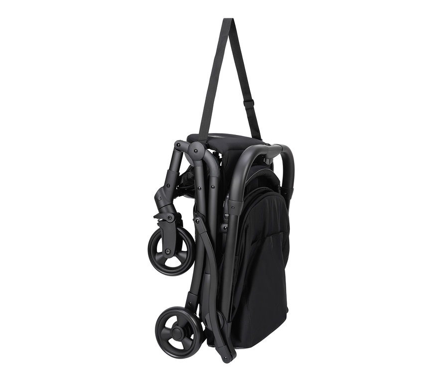 Zusammengeklappter schwarzer Osann Sportwagen Vegas mit Tragegurt.