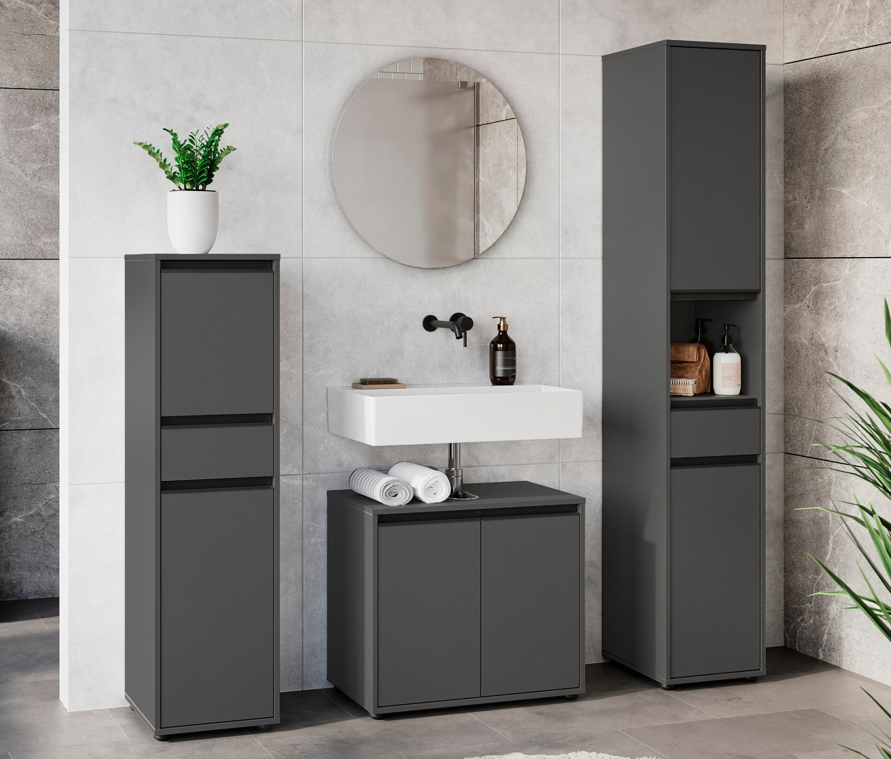 Badezimmer mit Waschbecken, Spiegel und graphitfarbenem Badschrank »Lemont«.