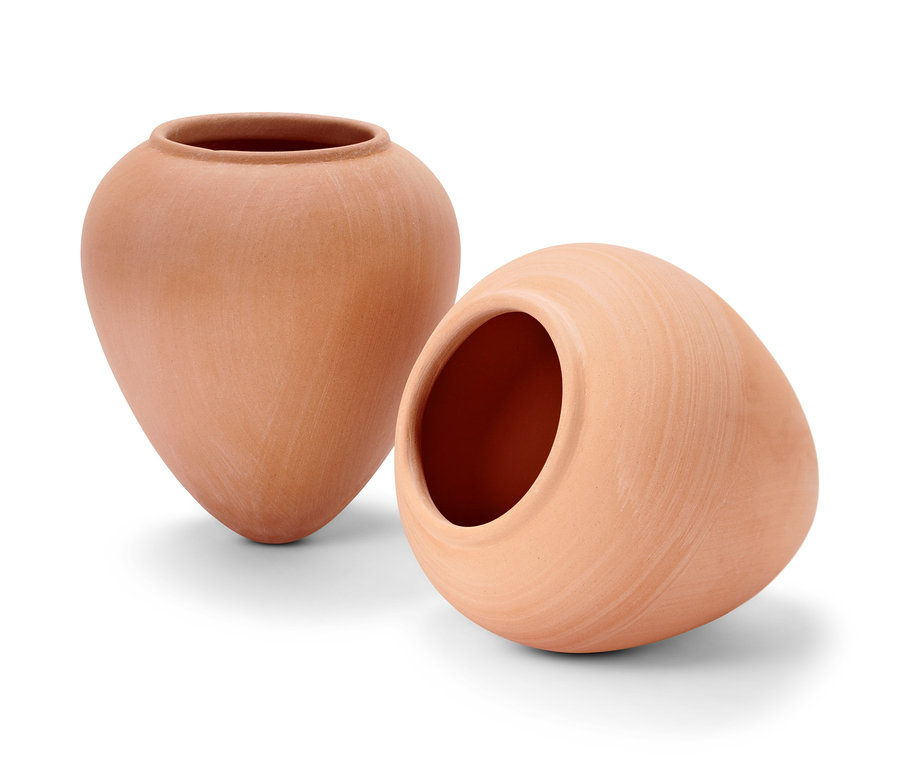 Zwei Ton-Bewässerungshelfer.