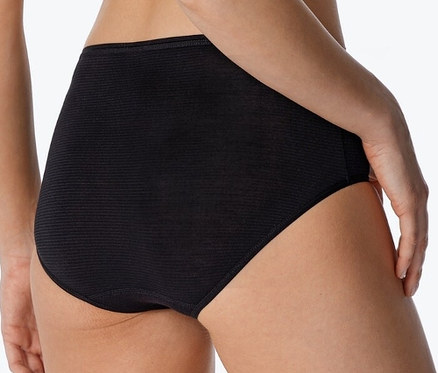 Nahaufnahme einer Frau in 2 SCHIESSER Midislips mit Modal, schwarz, Streifen.