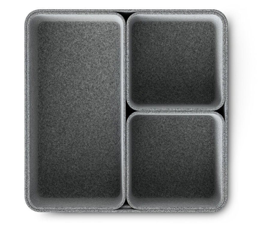 Grauer Organizer mit drei Fächern.