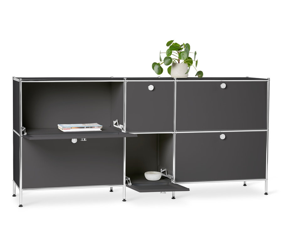 Graues Sideboard Metall »CN3« groß mit 6 Klappenfächern, obenauf steht eine Pflanze.