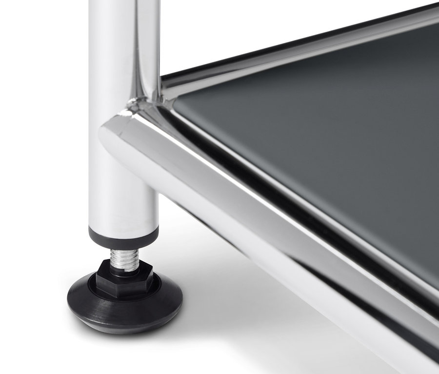 Detailansicht eines Couchtischs Metall »CN3«, offen, grau, mit einem verchromten Bein und einem schwarzen Fuß.