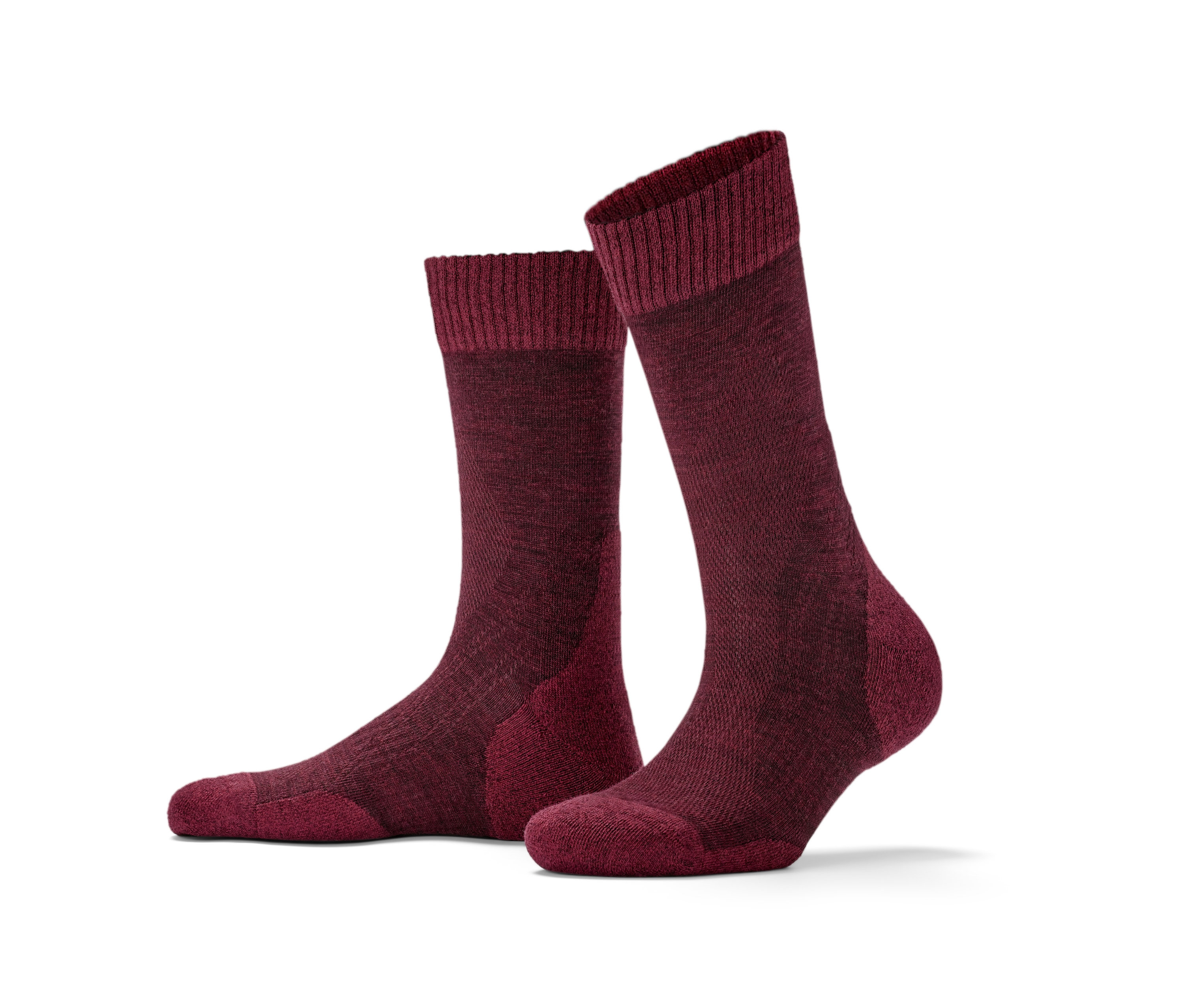 Zwei Paar Outdoor-Socken mit RWS-zertifizierter Wolle auf weißem Hintergrund.