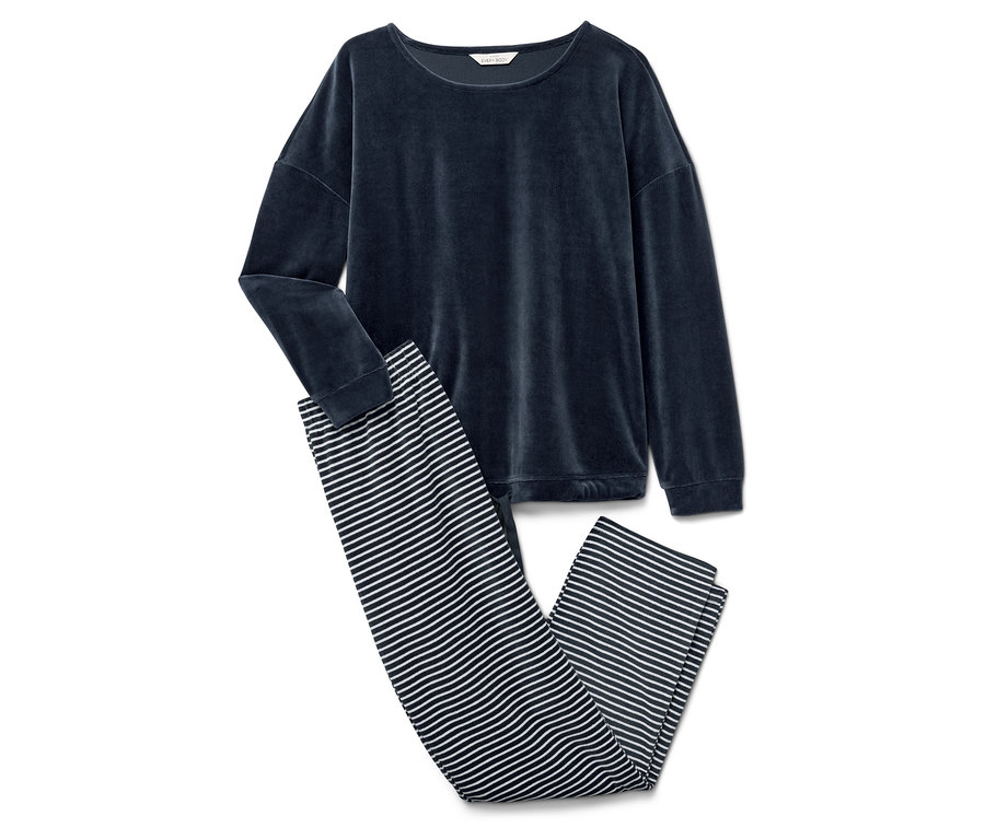 Marineblauer Samttop mit langen Ärmeln und gestreifte Hose.