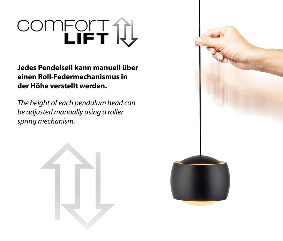 Eine Hand verstellt die Höhe einer Pendelleuchte mit schwarzem Schirm.