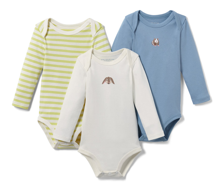 Drei Baby-Langarmbodys: einer grün-weiss gestreift, einer weiss mit Hasenbild und einer blau mit Meerschweinchenbild.