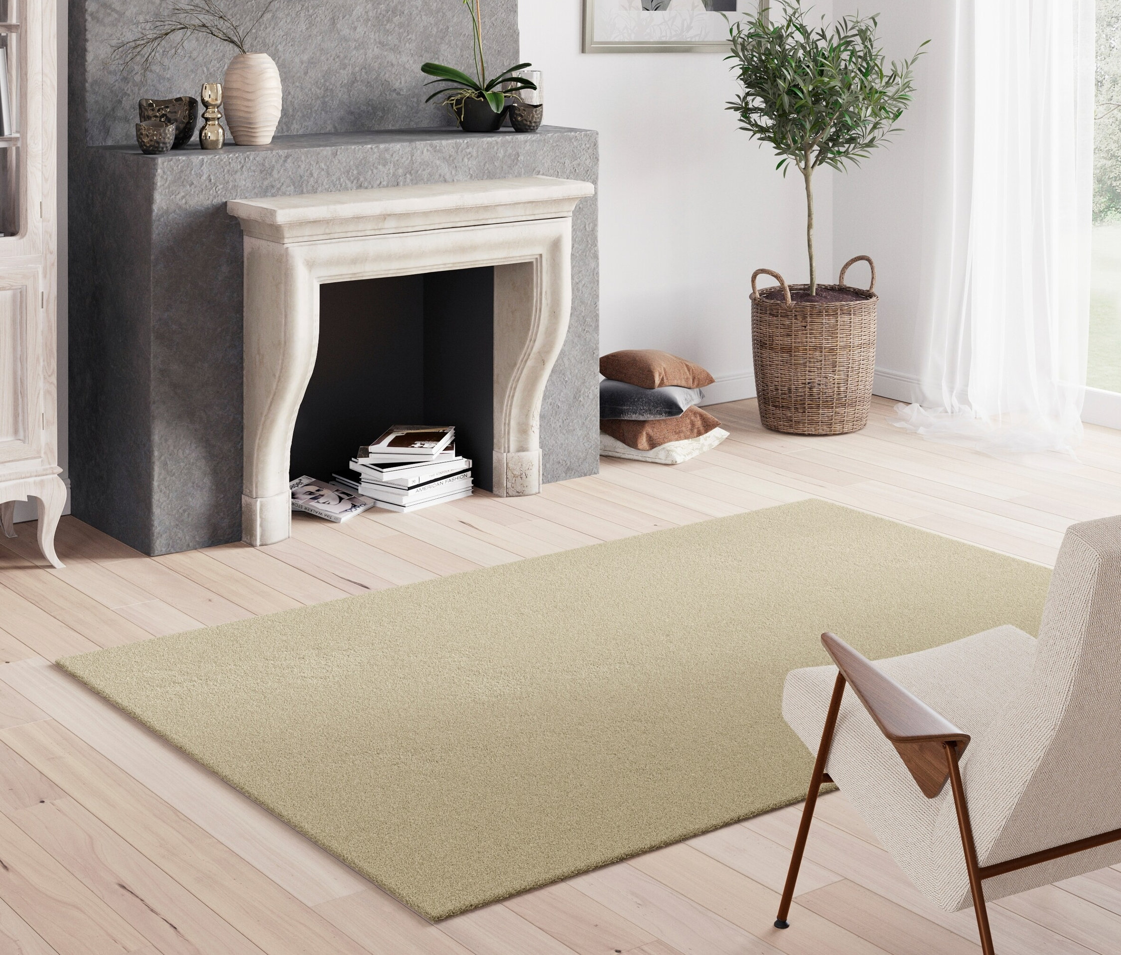 Beiger Teppich »Mellow« liegt im Wohnzimmer.