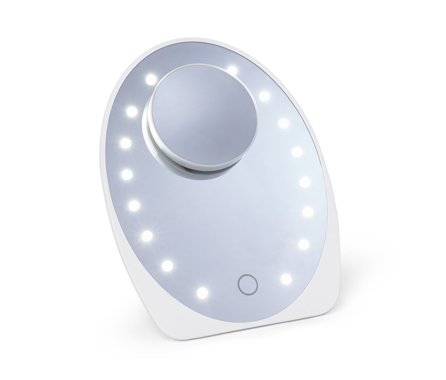 Ein beleuchteter LED-Kosmetikspiegel vor einem weißen Hintergrund.