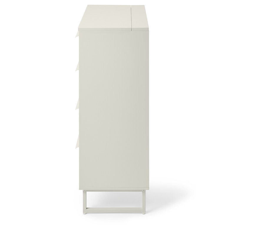 Ein weißer Wäschekommode mit schmalen Schubladen und Metallbeinen.