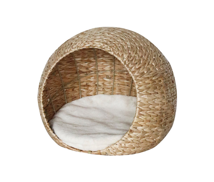 Ein Nobby Tierhöhle »LASA« aus Weide mit einem weißen Kissen im Inneren.