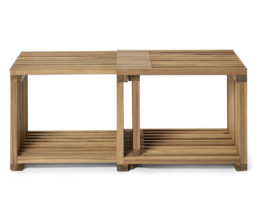 Zwei verbundene Holzregale mit Lamellen.