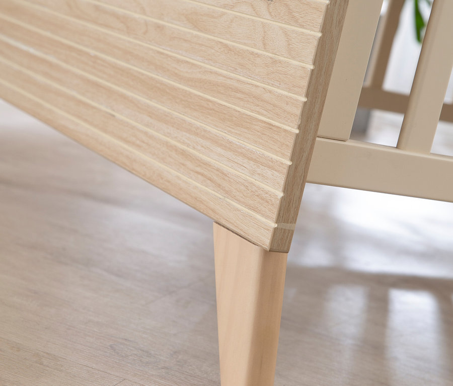 Detail einer Ecke des roba Babybetts »Sidney«, 70 x 140 cm, Kaschmir.