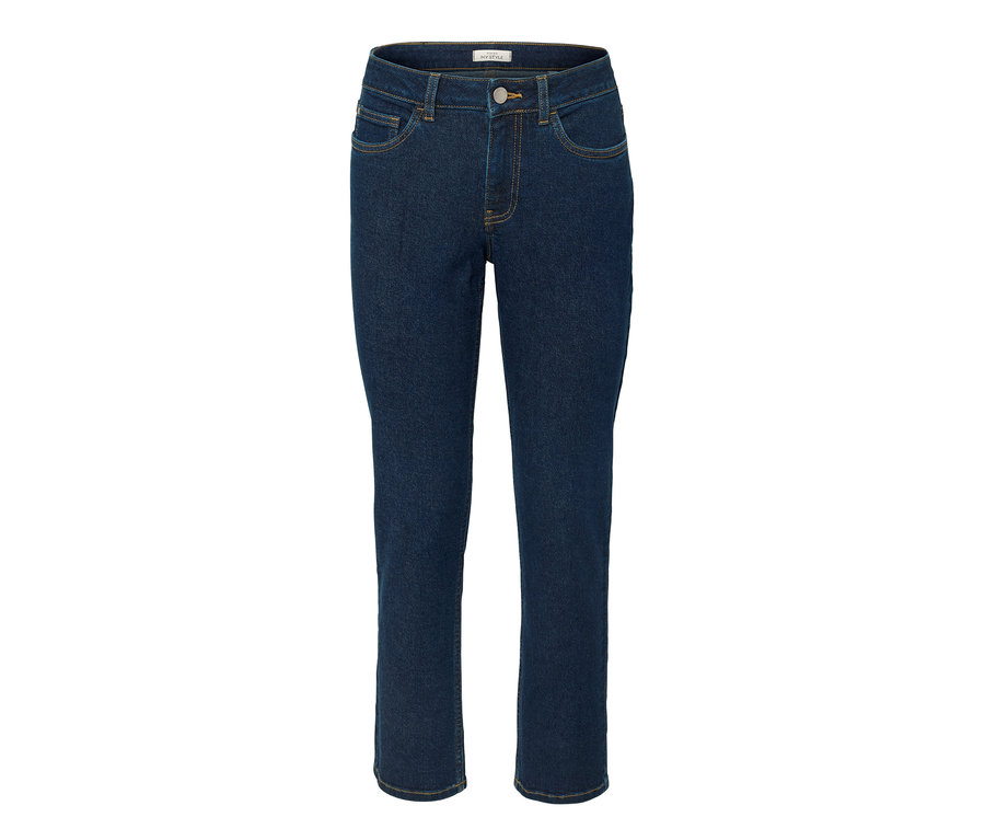 Blaue Straight Jeans – Fit »Juna« auf weißem Hintergrund.