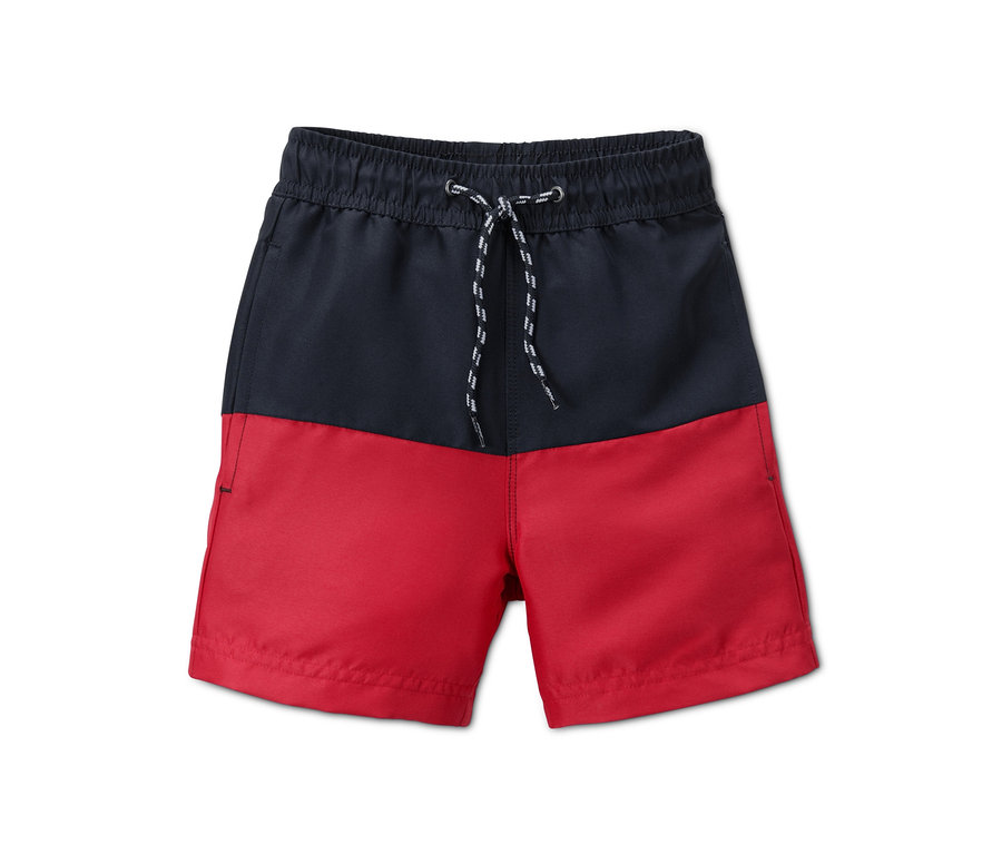 Schwarz-rote Boardshorts mit Kordelzug in der Taille liegen auf einem weißen Hintergrund.