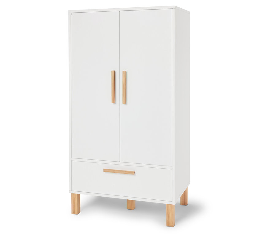 Ein weißer Kleiderschrank mit zwei Türen, einer Schublade und hellbraunen Holzgriffen und Füßen.
