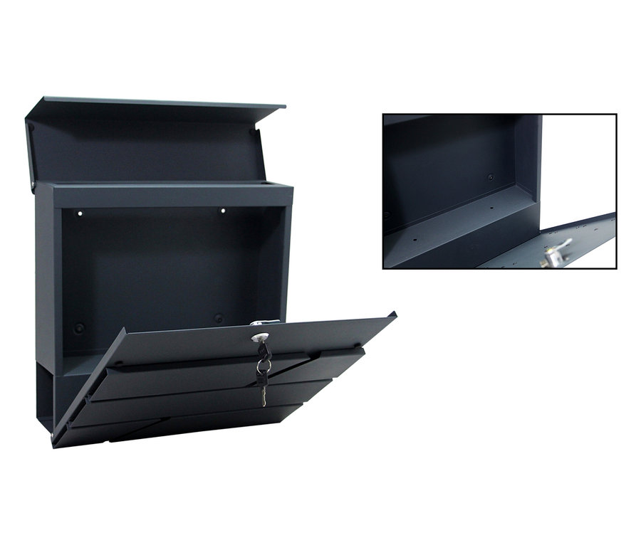 Geöffneter, grauer Briefkasten mit Schlüssel. Detailaufnahme des Innenraums des Briefkastens in der oberen rechten Ecke.