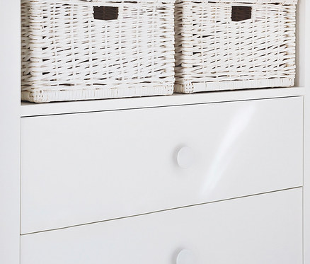 Detailansicht des weißen, 3-teiligen Pinolino Sets »Florentina« mit zwei Schubladen und geflochtenen Körben oben.