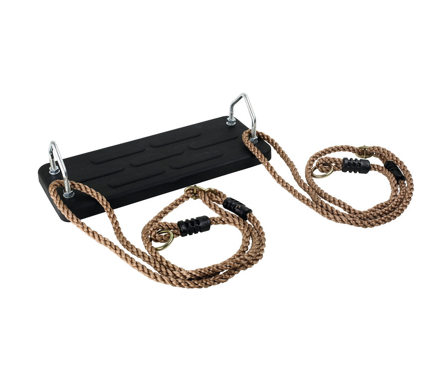 Schwarze small foot In- und Outdoor-Schaukel mit braunen Seilen.