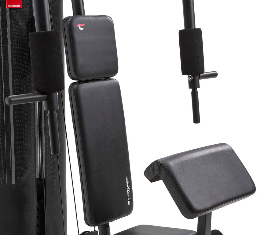 Detailaufnahme der Christopeit Kraftstation »SP 2000« in Schwarz.