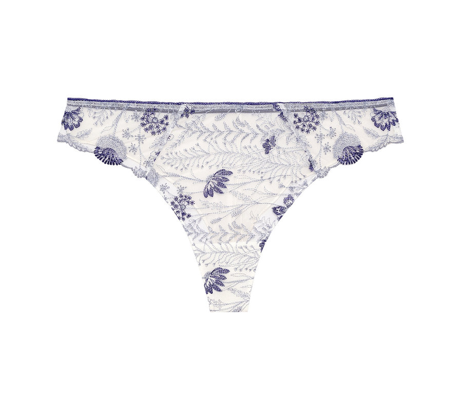 Weißer Passionata Tanga »Chloe« mit blauer Blumenstickerei.