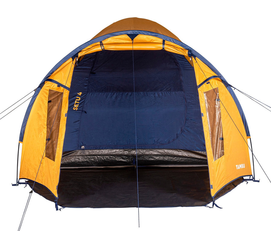 Frontansicht des offenen Tambu 4-Personen-Kuppelzelts »SETU 4« mit orangefarbenen Wänden und blauem Innenraum.