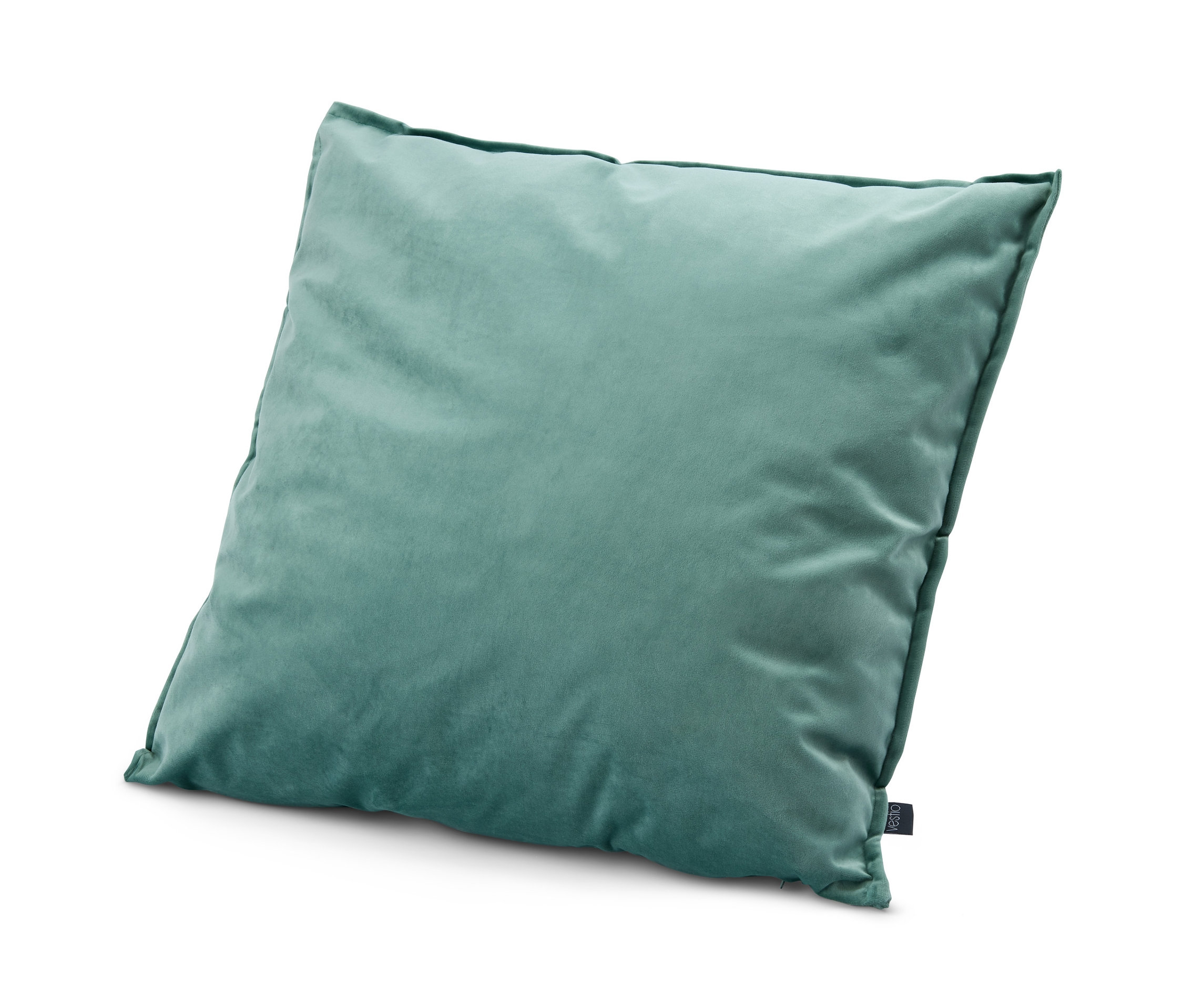 Ein grünes Samtkissen liegt auf einem weißen Hintergrund.
