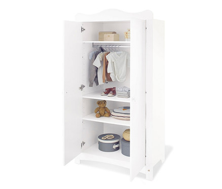 Offener, weißer Kleiderschrank mit Kinderkleidung, Schuhen und Spielsachen, ein 3-teiliges Pinolino Set »Florentina« breit.
