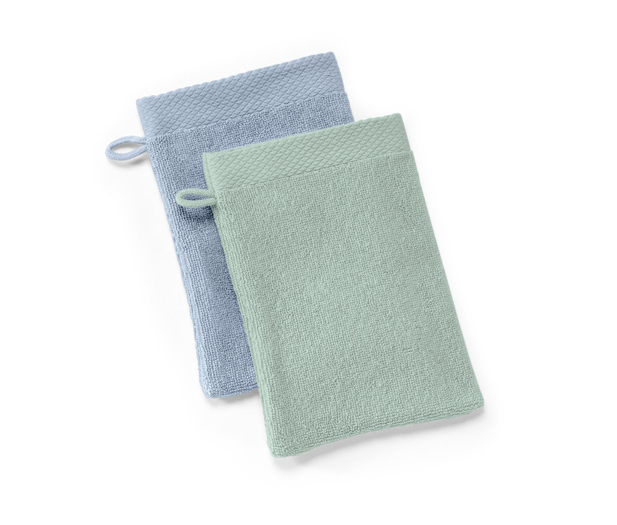 Zwei Waschlappen, hellblau und hellgrün.