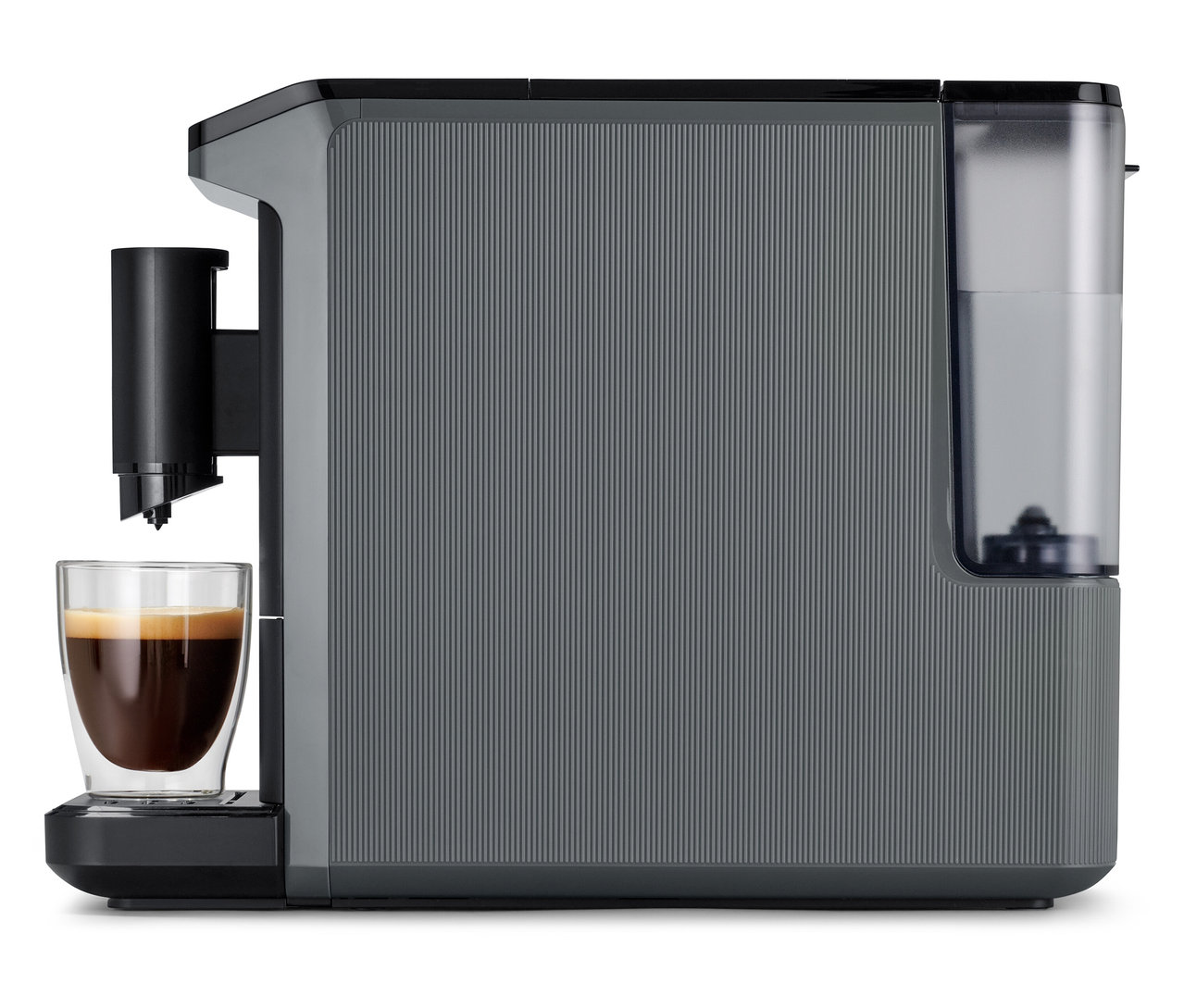 Grauer »Esperto mini« Kaffeevollautomat bereitet Kaffee in einer Glas Tasse zu.