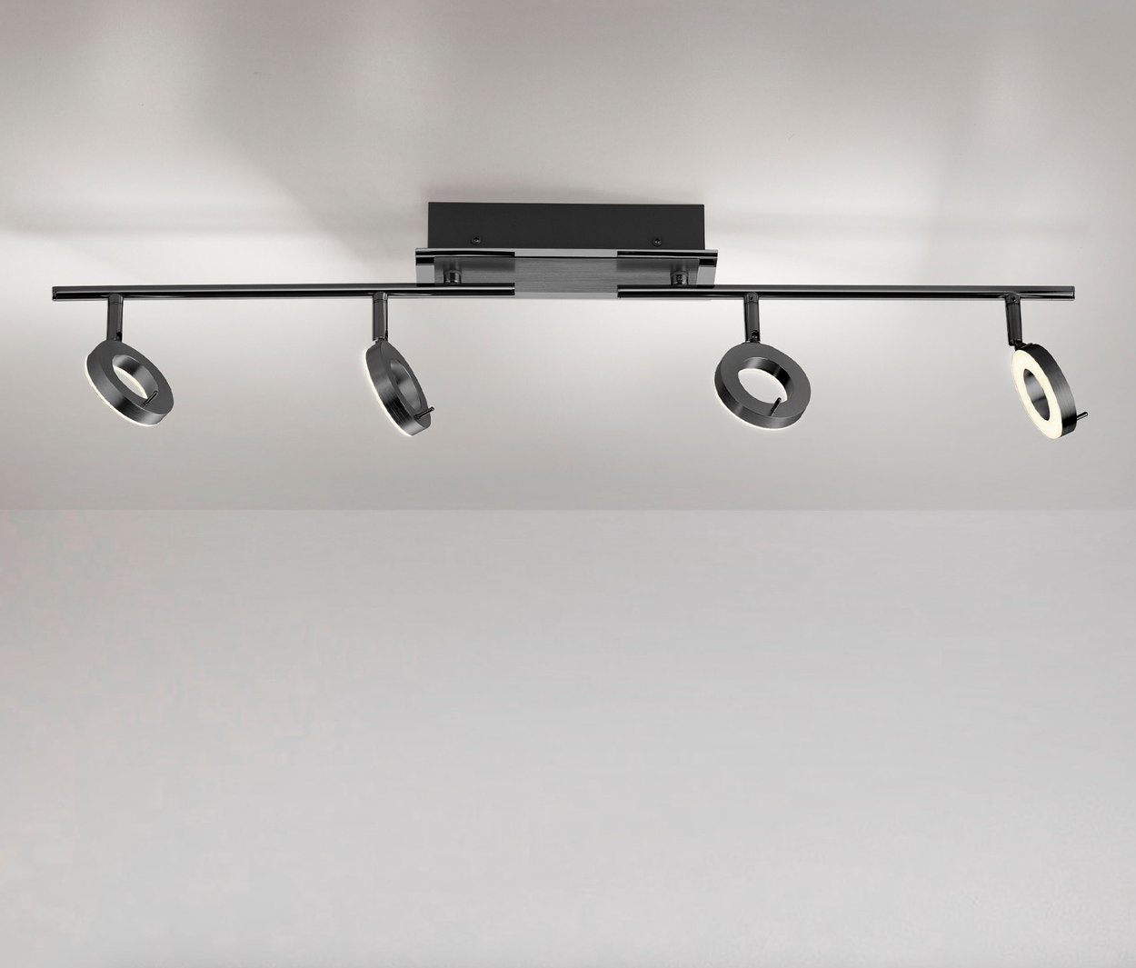 Badezimmer mit Doppelwaschbecken, Spiegel und Paul Neuhaus LED-Deckenleuchte »Sileda«, groß.