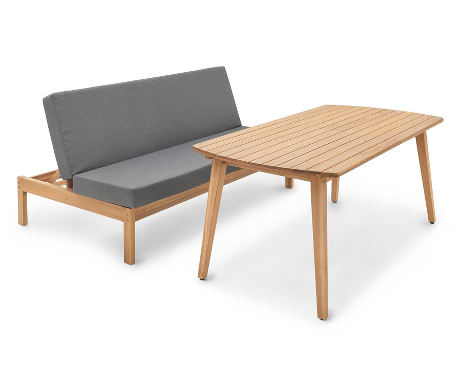 Graues Sofa mit Holztisch auf weißem Hintergrund.