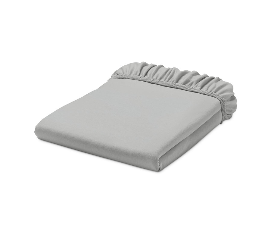 Ein gefaltetes graues Jersey-Spannbettlaken.